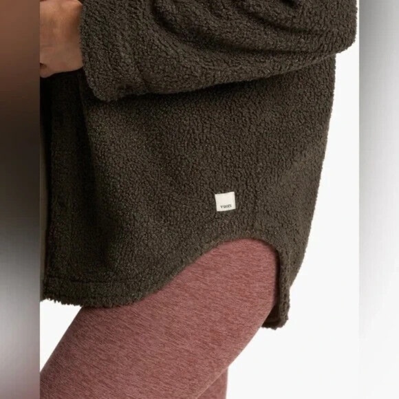 Vuori Women's Sycamore Shirt Jacket Color: DARK COCOA Size XXS - Picture 2 of 14
